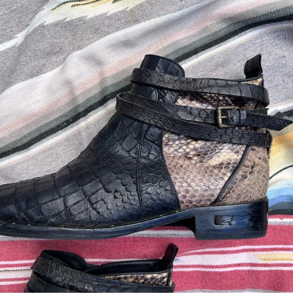 Rare Freda Salvador Dusty Pink Black Snake Embossed Ankle Boots - Picture 3 of 11